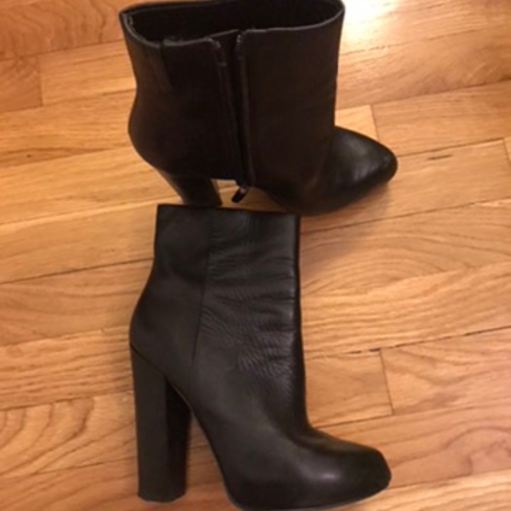 Aldo black ankle boots - size 7.5